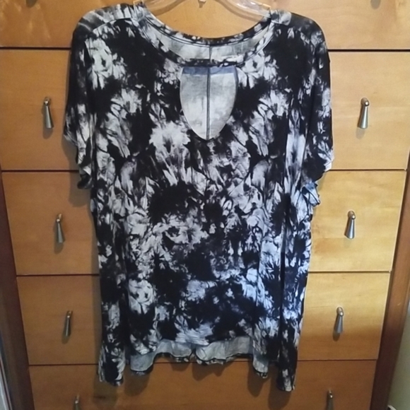 Mudd Tops - Mudd Silky Black & White Top